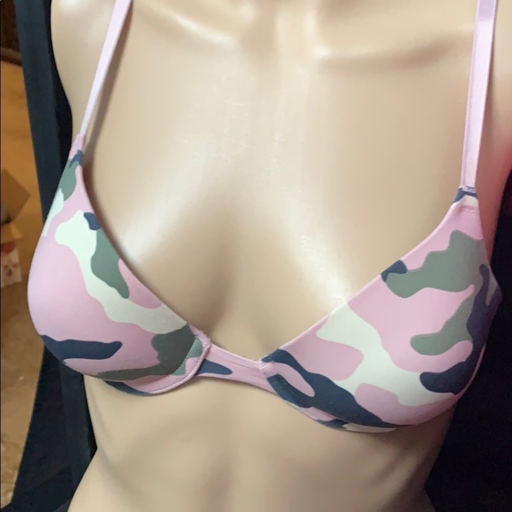 𝅺VICTORIA’S Secret PINK camouflage bra
